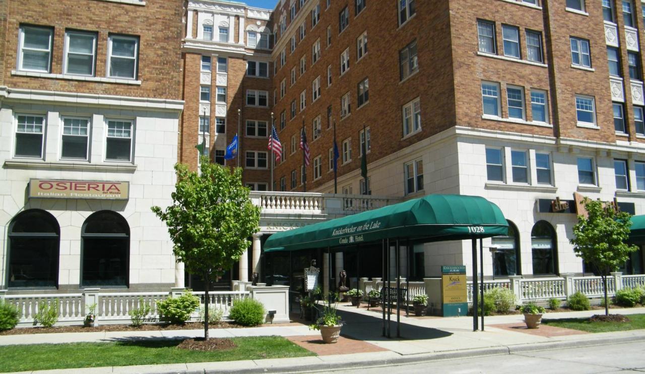 Image: Knickerbocker on the Lake