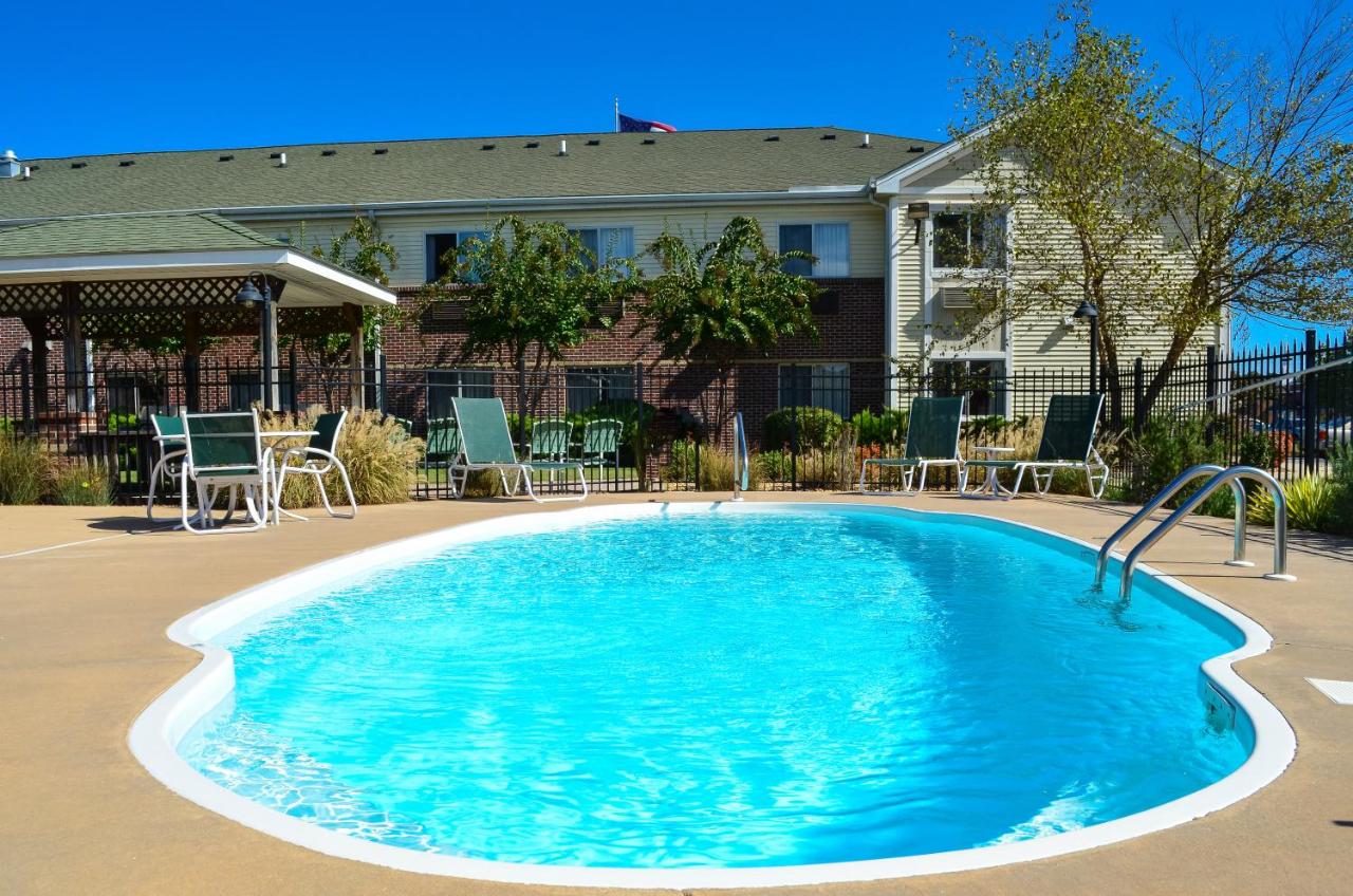INTOWN MOTEL — photo 11