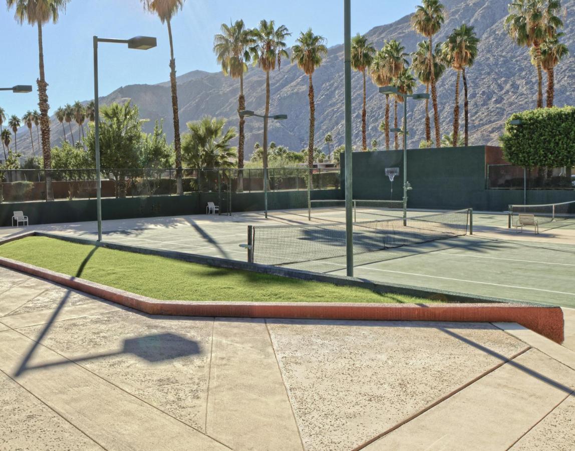 Tennis court: Marquis Villas Resort