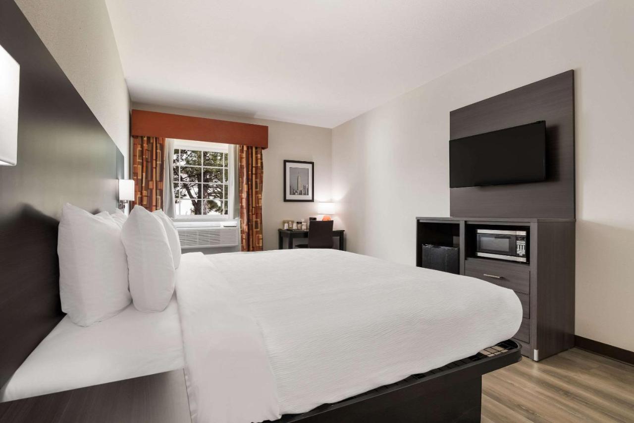 Quality Suites Tulsa I-44 — photo 11