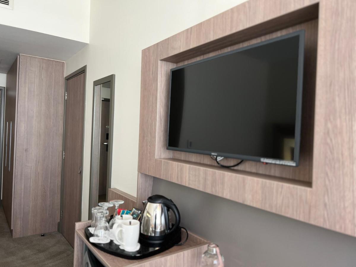 Novotel World Trade Centre Dubai photo