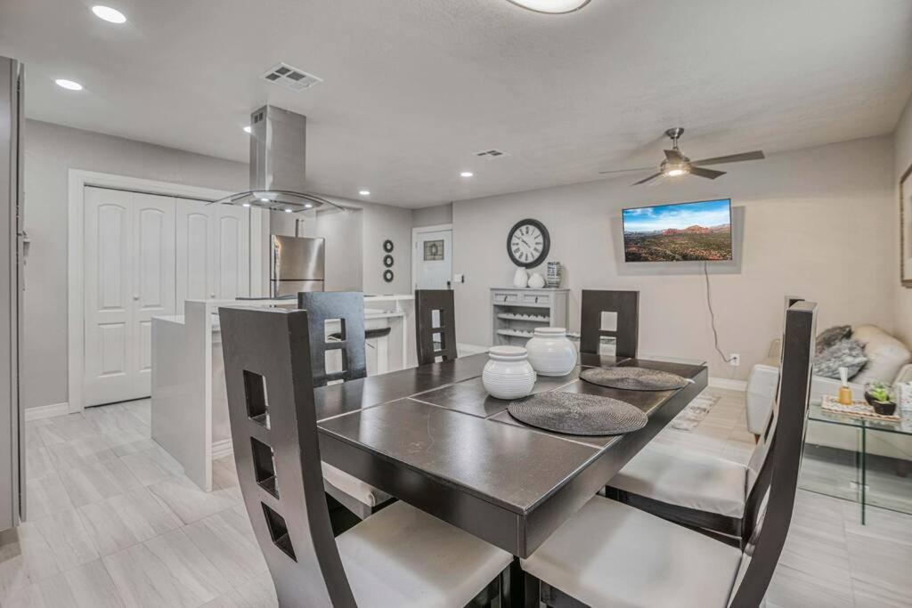 {{ hotelInfo.altText }}