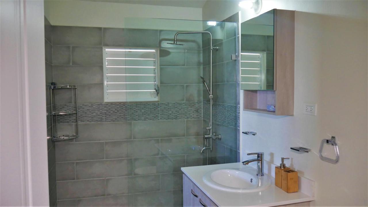 Lux Sea View Camelot Village Discovery Bay - 2