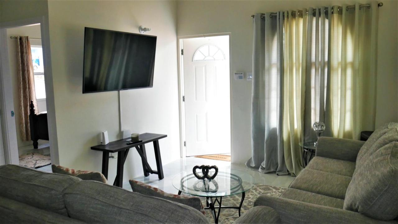 Lux Sea View Camelot Village Discovery Bay - 5