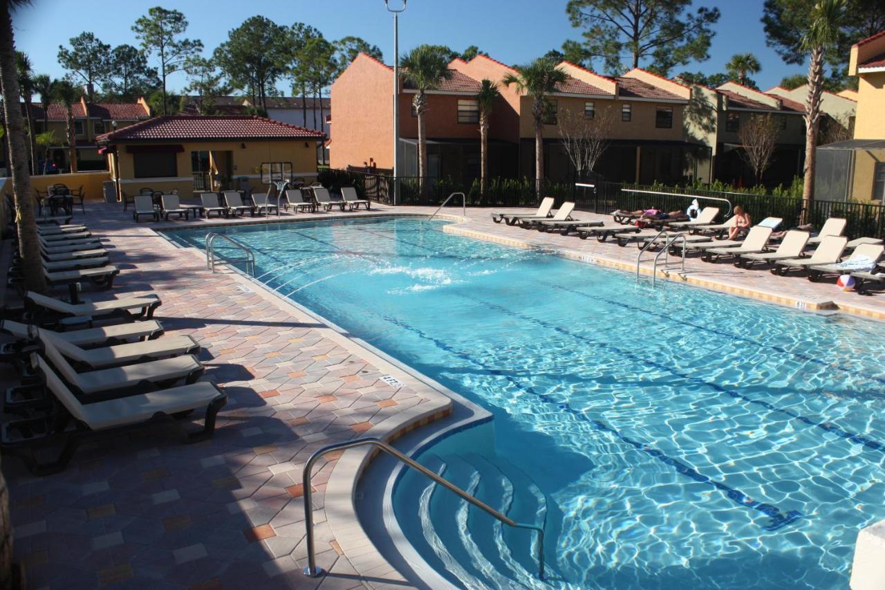Heated swimming pool: FantasyWorld Resort
