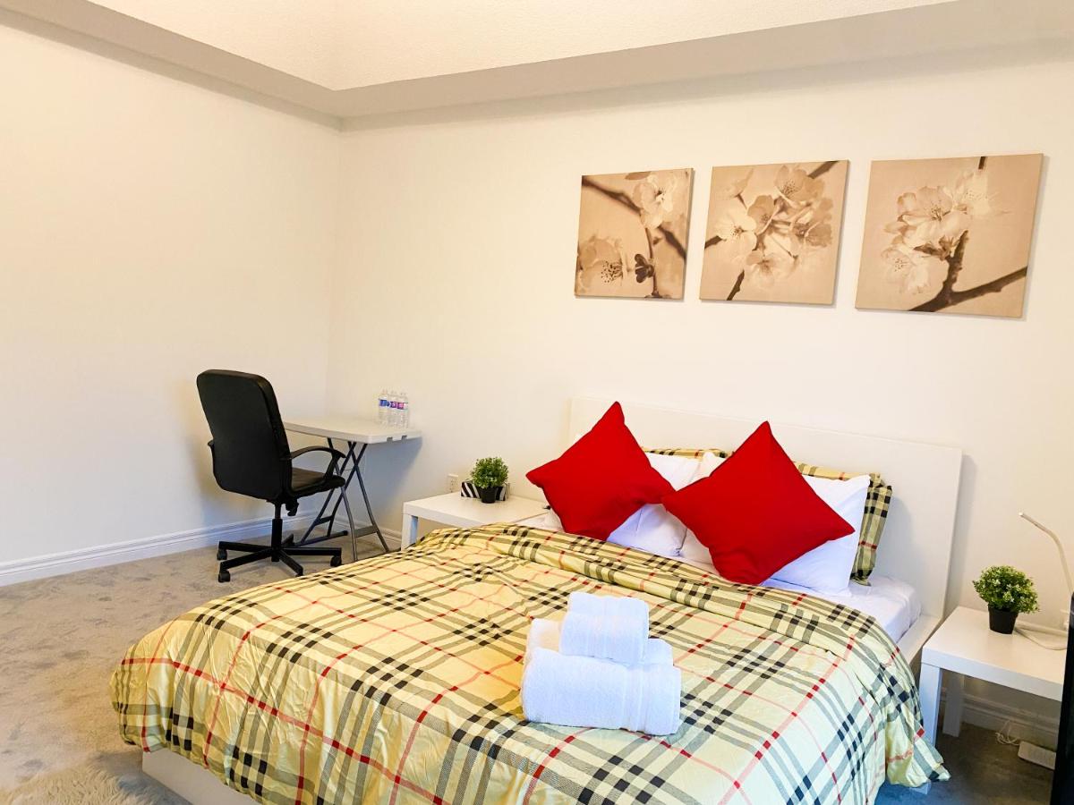 Relaxing Private Bedrooms in Whitby near Beach photo