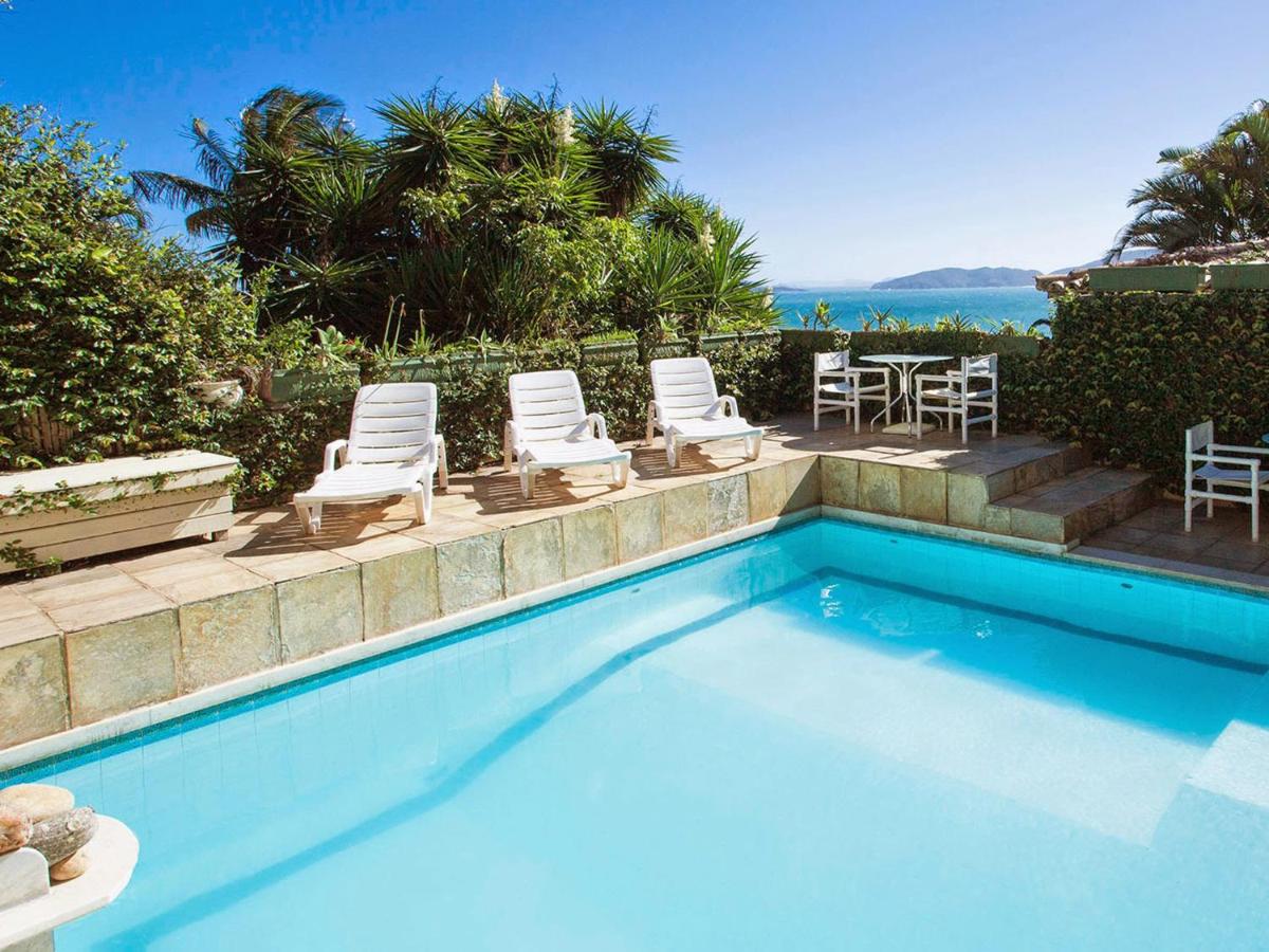Heated swimming pool: Hotel Pousada Casacolina