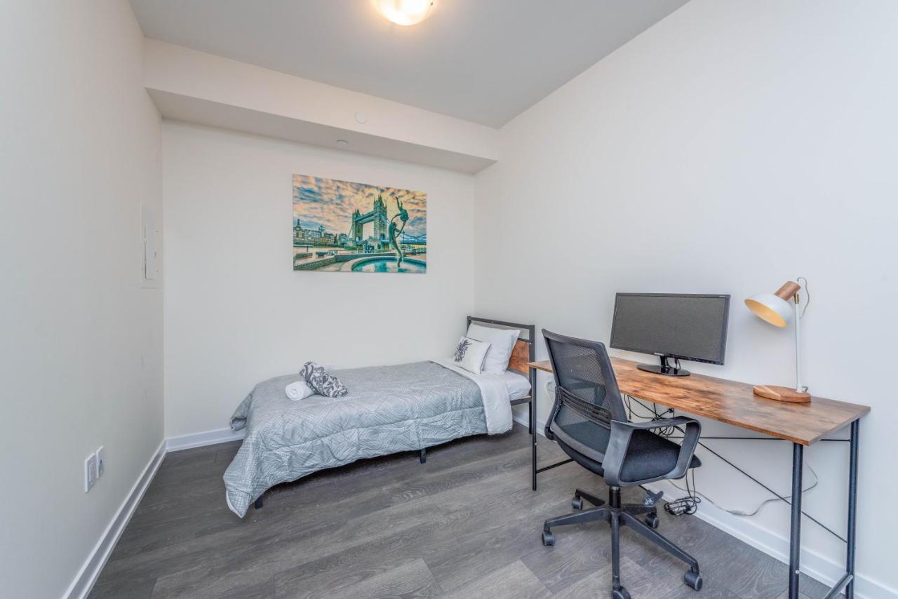 Pristine 1BR + Den -Harbour Front Toronto Downtown - photo