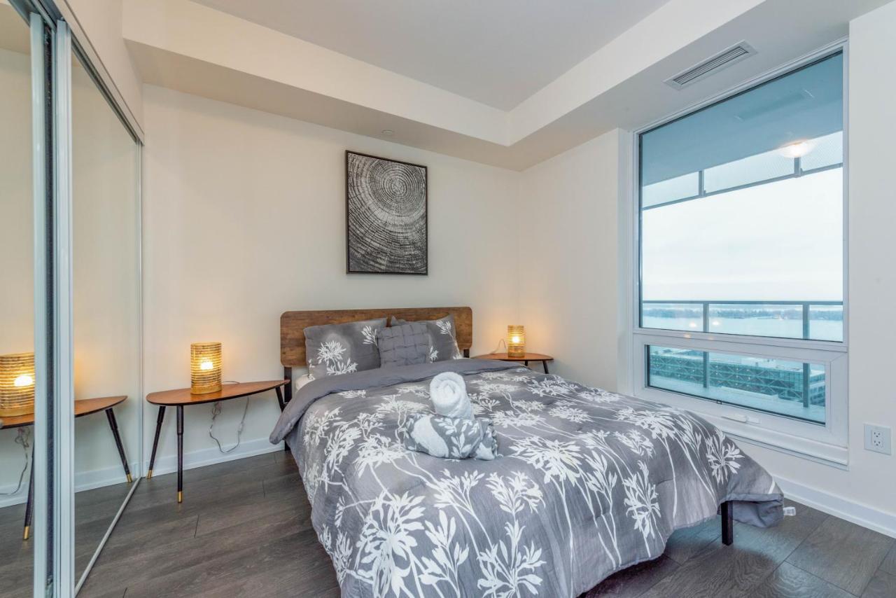 Pristine 1BR + Den -Harbour Front Toronto Downtown - photo