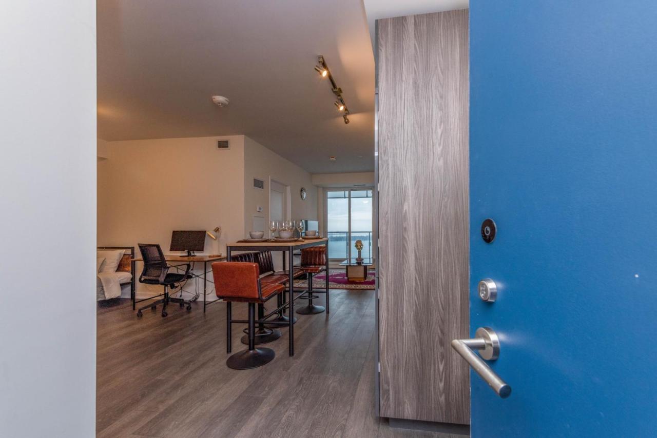 Pristine 1BR + Den -Harbour Front Toronto Downtown - photo