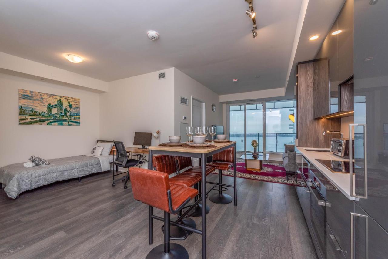 Pristine 1BR + Den -Harbour Front Toronto Downtown - photo