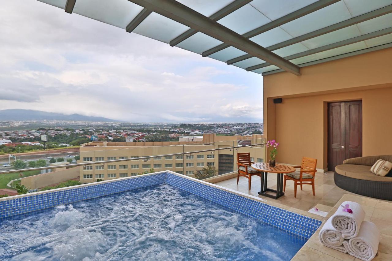 Real InterContinental at Multiplaza Mall, an IHG Hotel photo