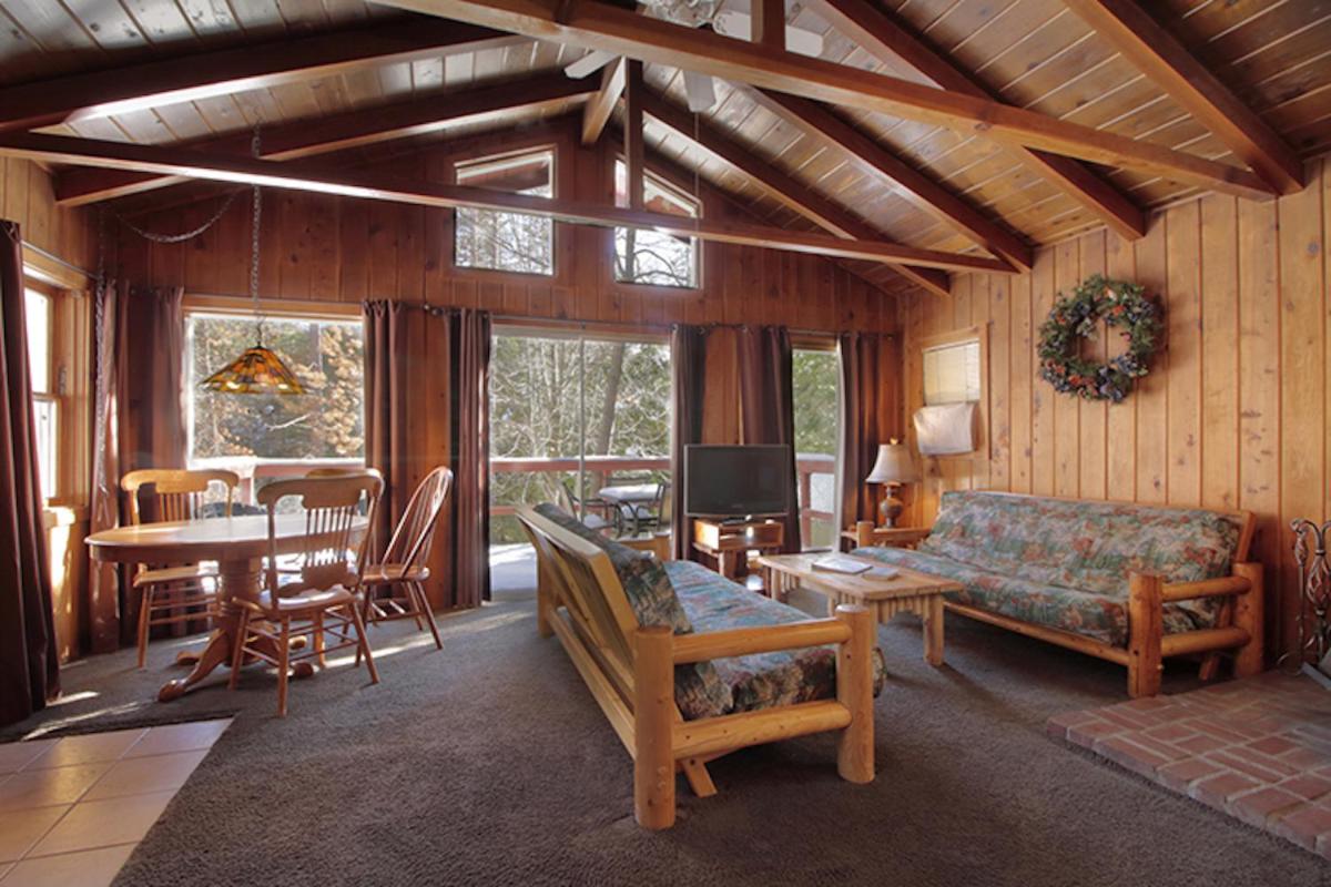 Silver Pines Lodge — photo 2