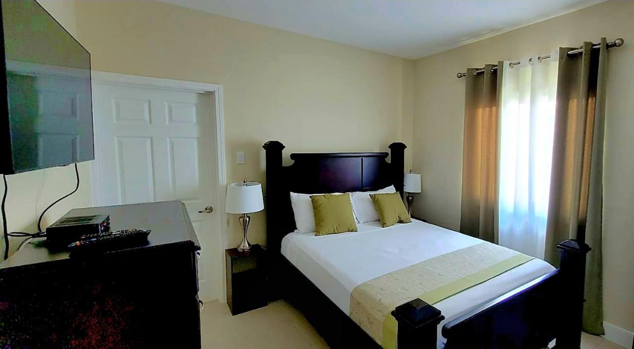 Paradise Oasis - Solar Powered with Starlink WiFi and Pools - 2