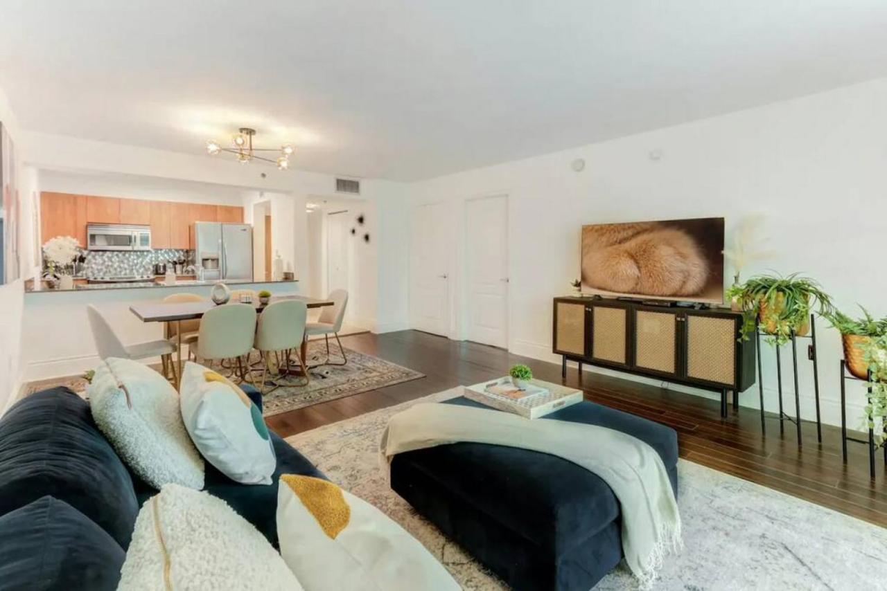 Elegant 1BR APT w balcony and stunning bay view - 5