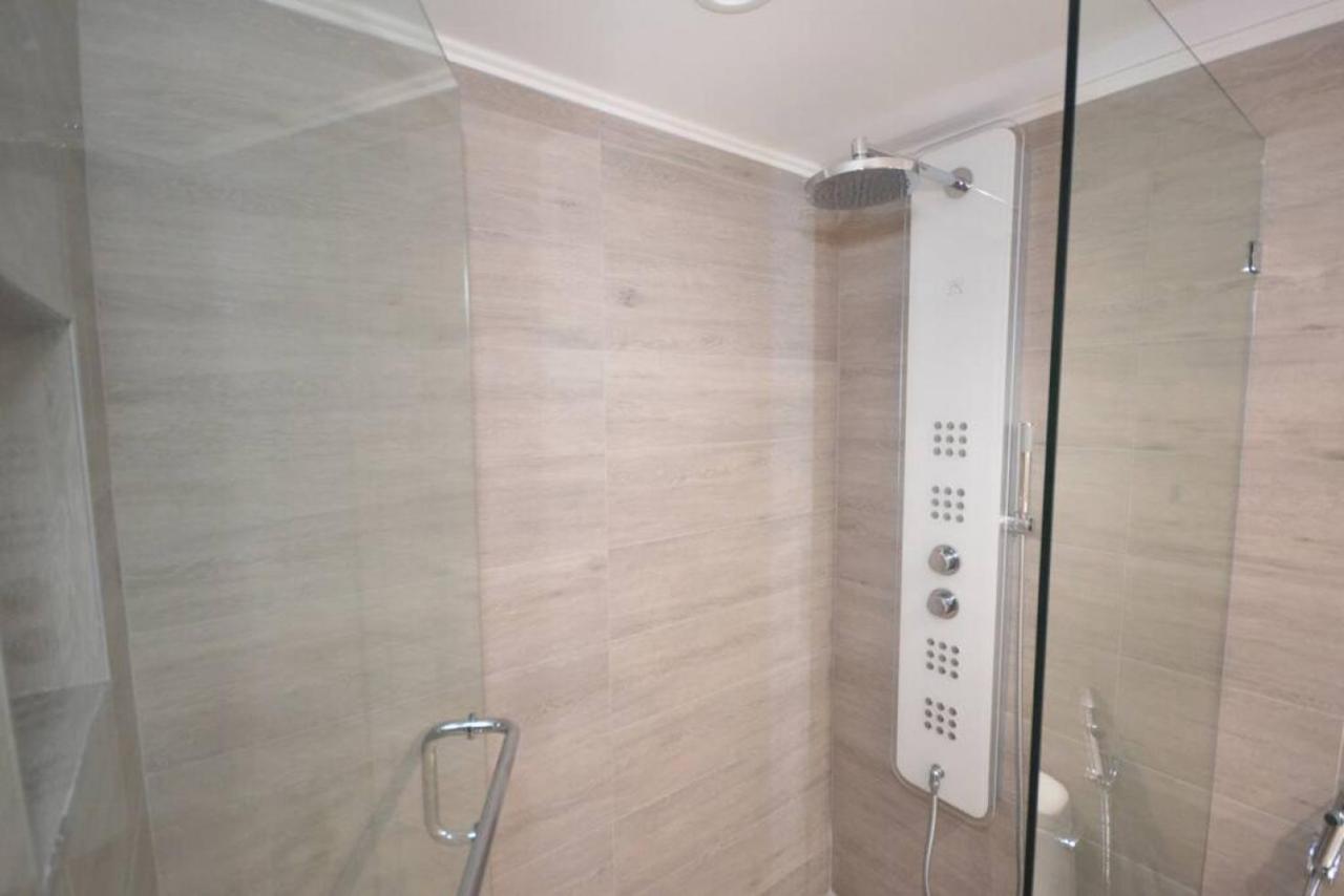 LUXURY CONDO LOCATED iN THE HEART OF MIAMI - 4