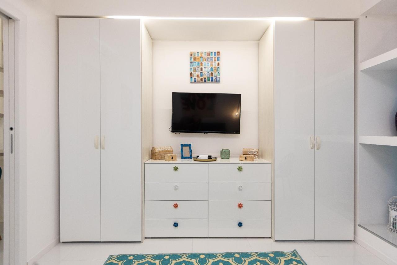 Colosseum Nest by Wall First - 5