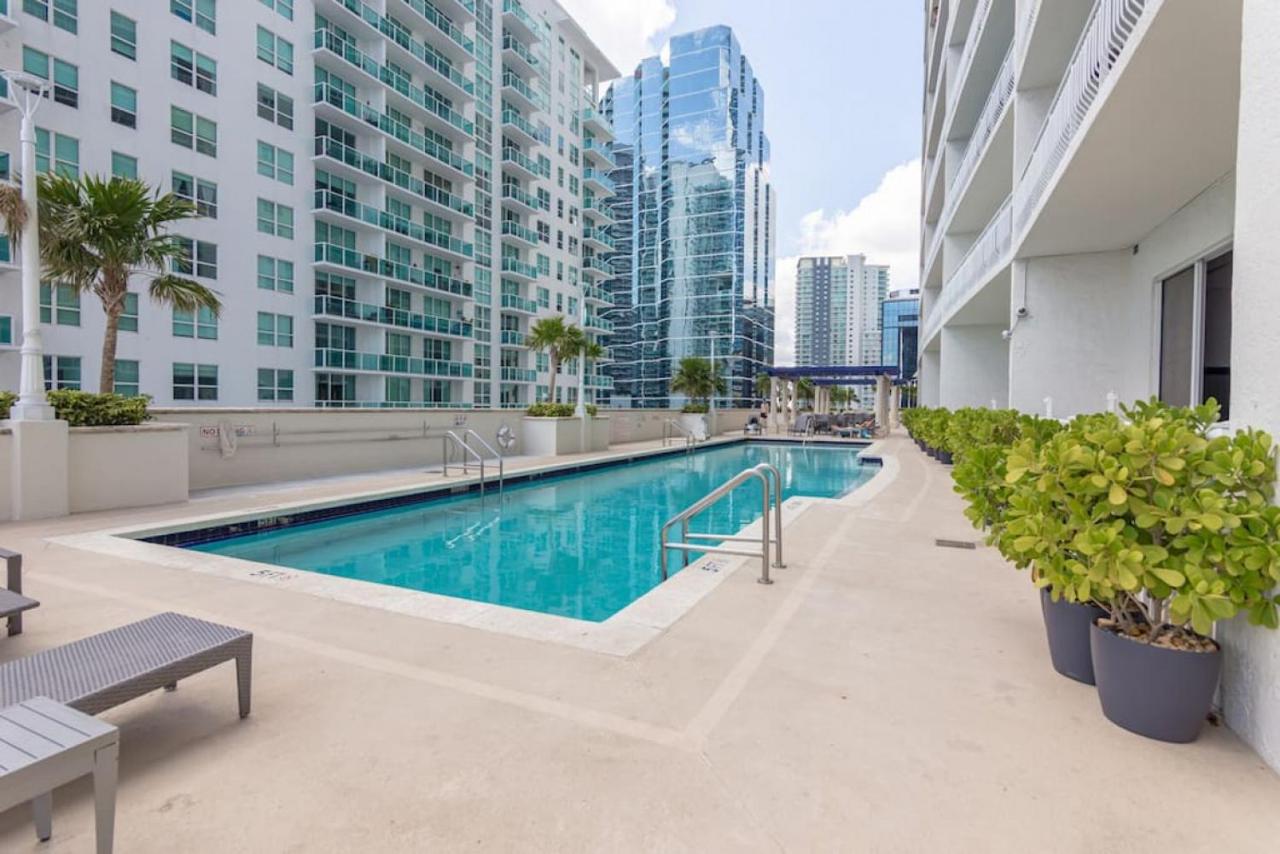 2Bed 2 Bath Airbnb Friendly building with Pool, Hot Tub, and Gym - 2