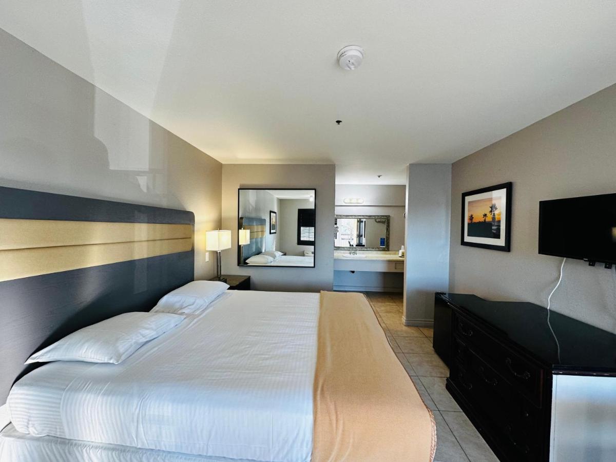 Casa Blanca Hotel - Cypress Buena Park, Anaheim Area — photo 13