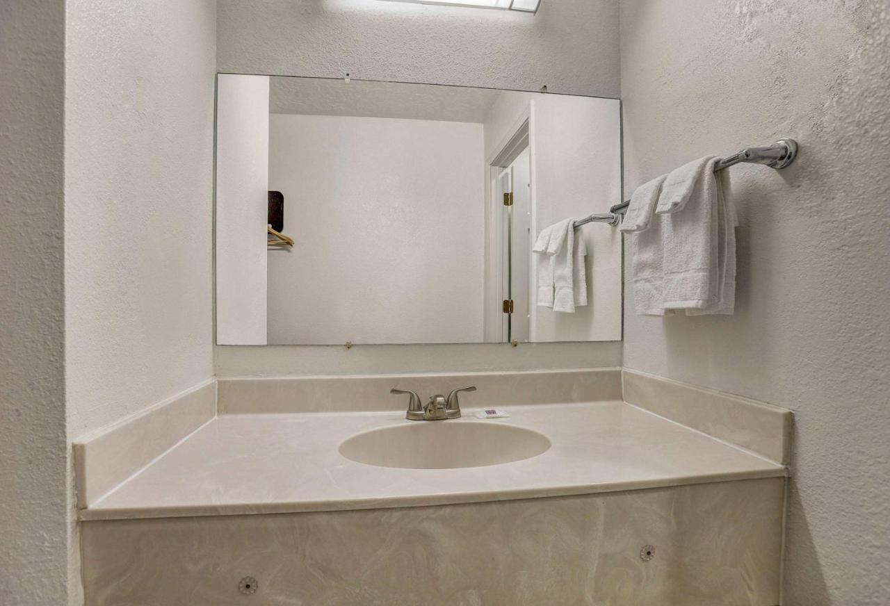 Motel 7 — photo 19