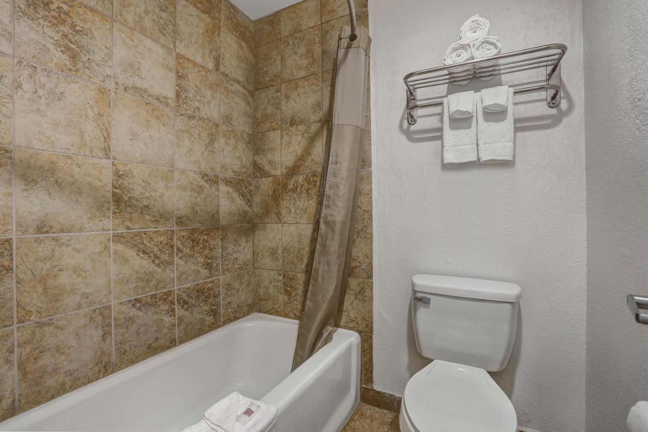 Motel 7 — photo 20