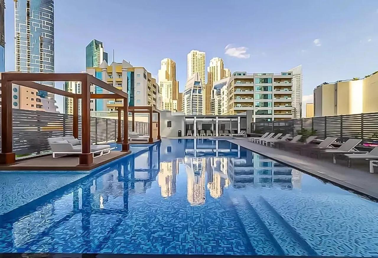 Stylish Apartment Balcony and Sea Views - 3