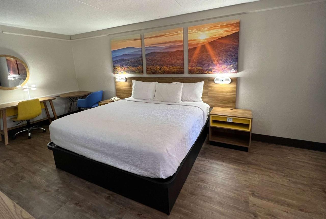 Days Inn by Wyndham Birmingham/West photo