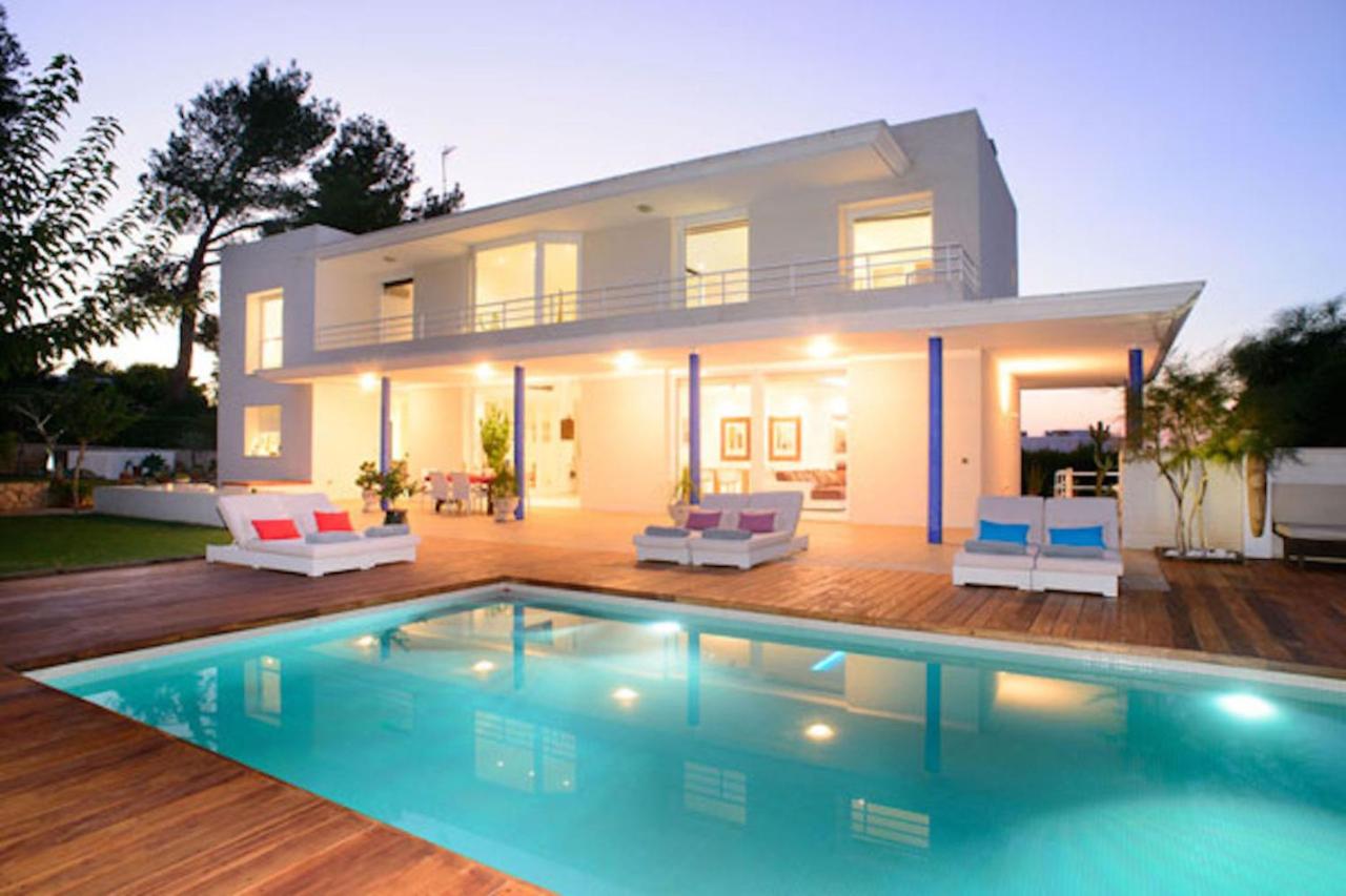 {{ hotelInfo.altText }}