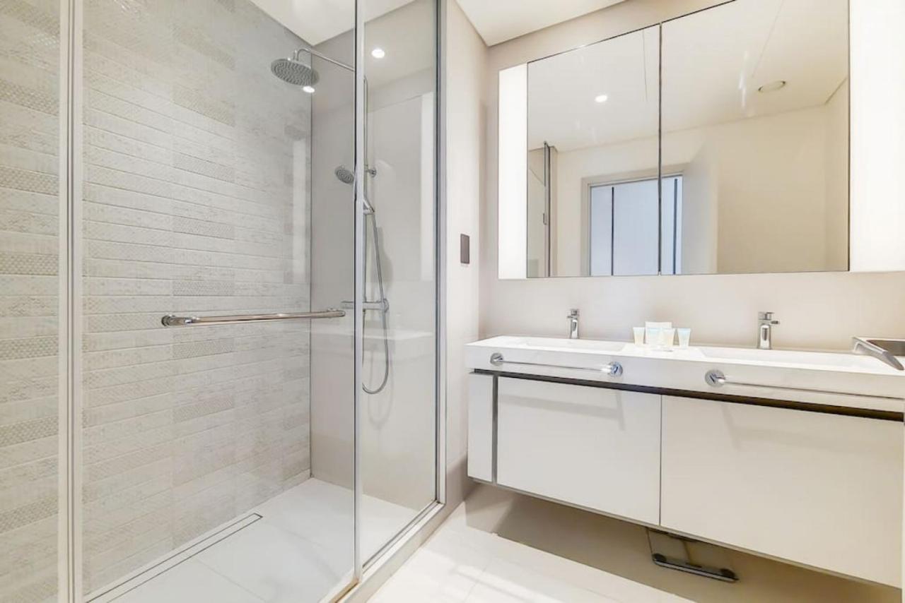 Vacationer Holiday Homes I Chic Two Bedroom I Sunrise Bay 2 - 3