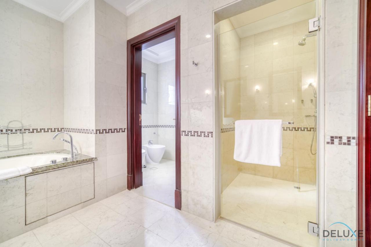 Signature 6BR Villa with Assistant Room and Private Pool in Frond F Palm Jumeirah by Deluxe Holiday Homes - 3