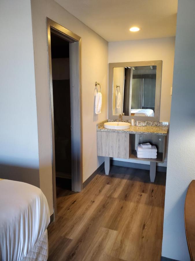 Happy Bay Hotel & Banquet Hall — photo 4