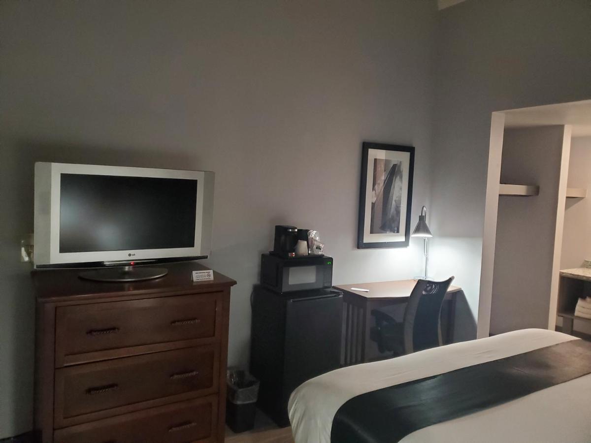 Happy Bay Hotel & Banquet Hall — photo 9