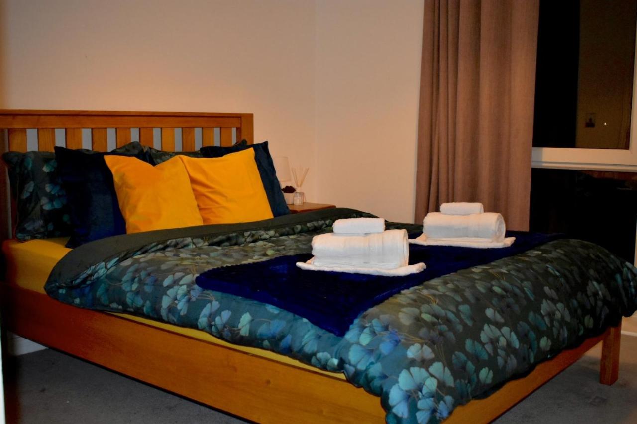 {{ hotelInfo.altText }}