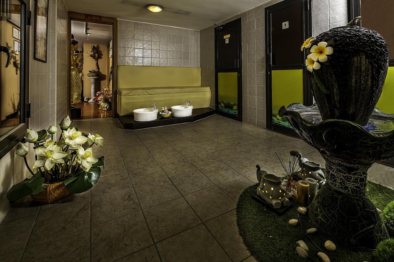 Taj Plaza Hotel photo