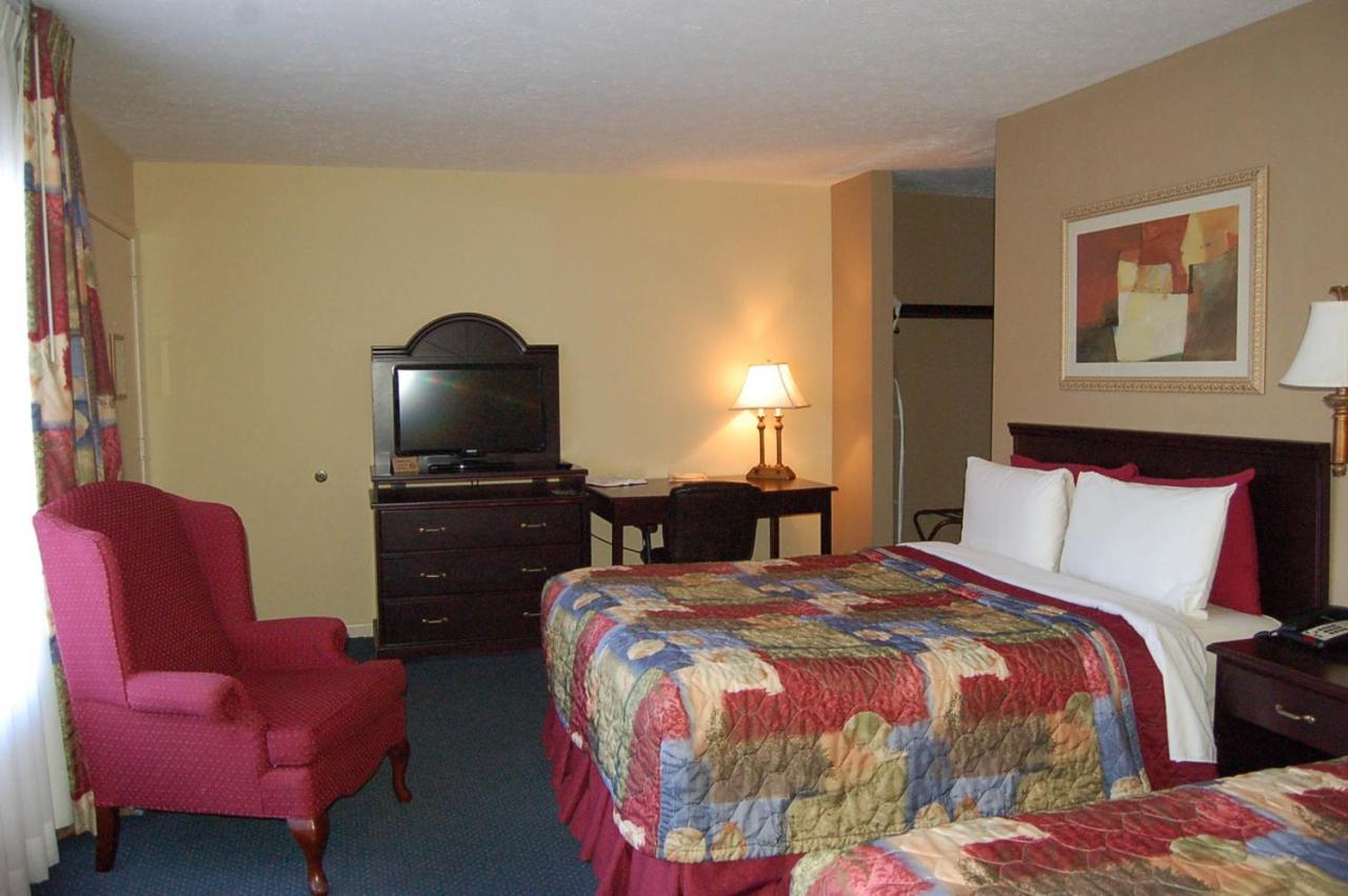 Golden Manor Inn & Suites — photo 20