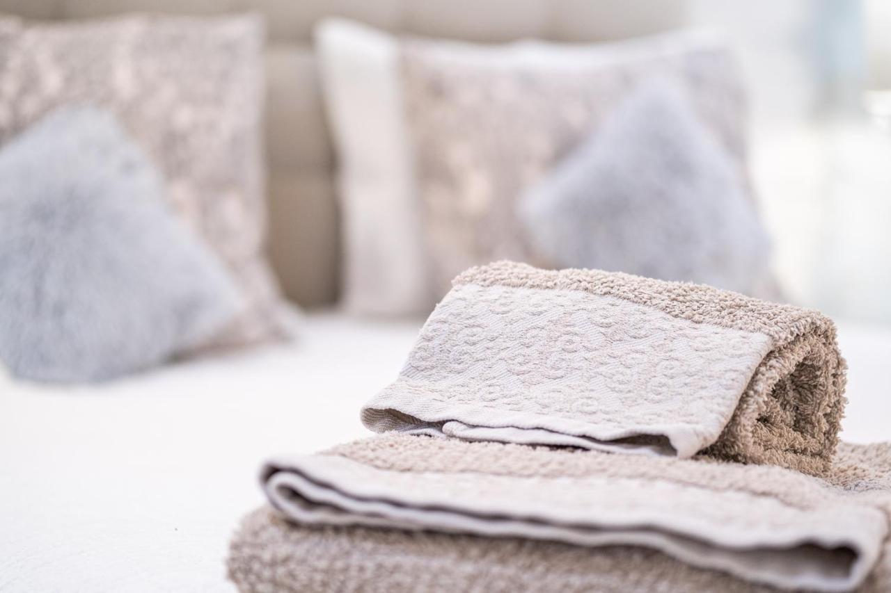 Luxurious Seaview Apartment with pool 5min Beach - 4