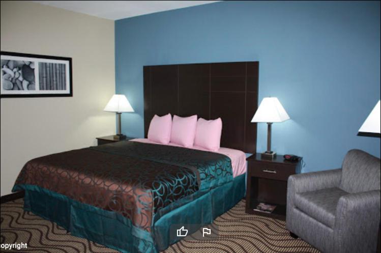 Plaza Inn and Suites — photo 2