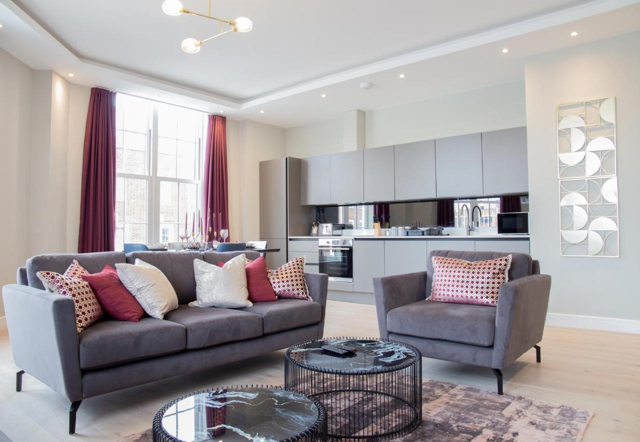 Luxury 2 Bedroom Apartment Near Train Station photo