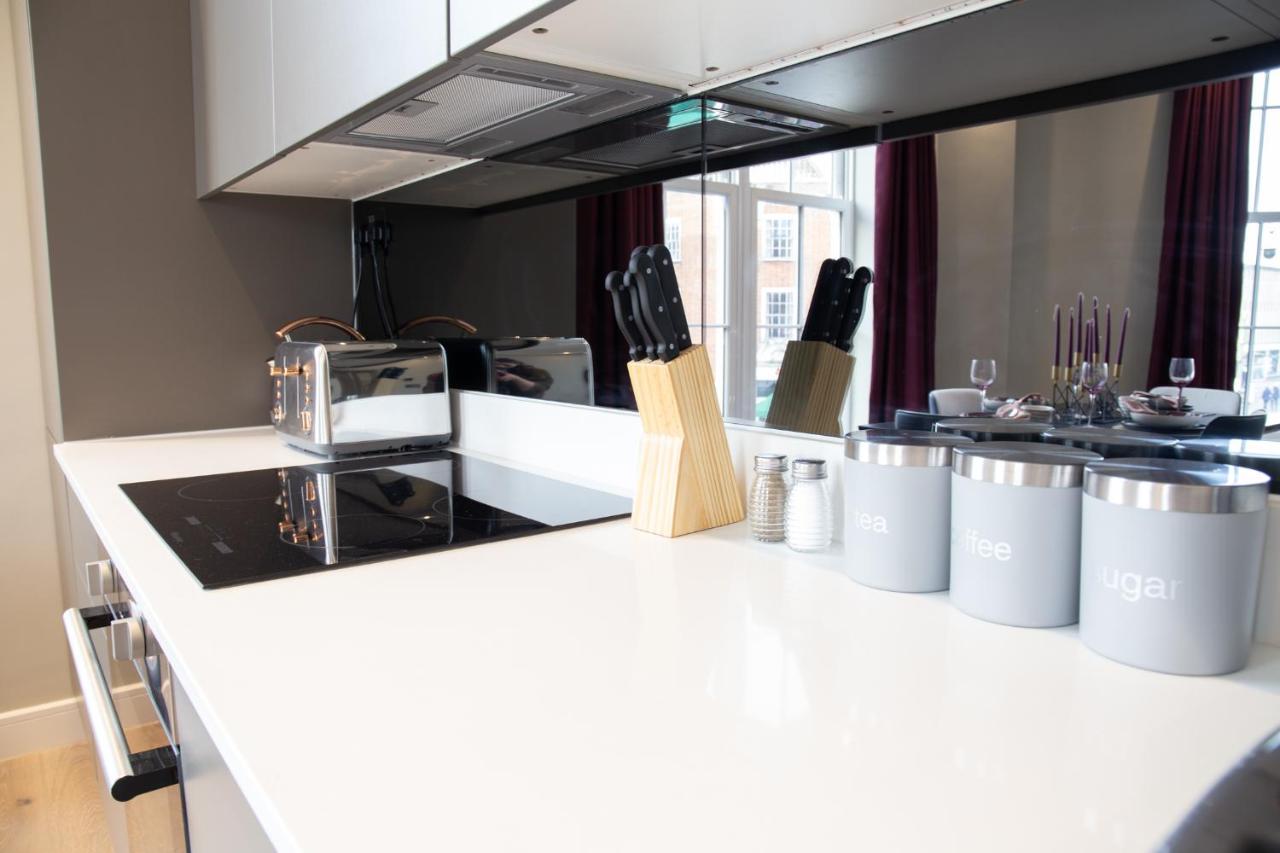 Luxury 2 Bedroom Apartment Near Train Station photo