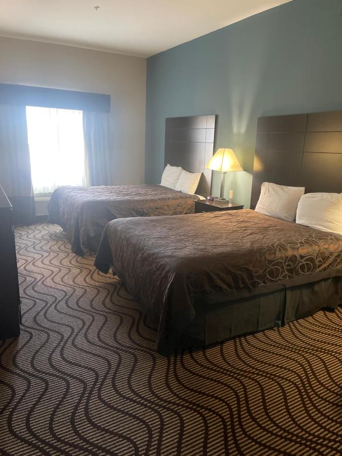 Plaza Inn and Suites — photo 12