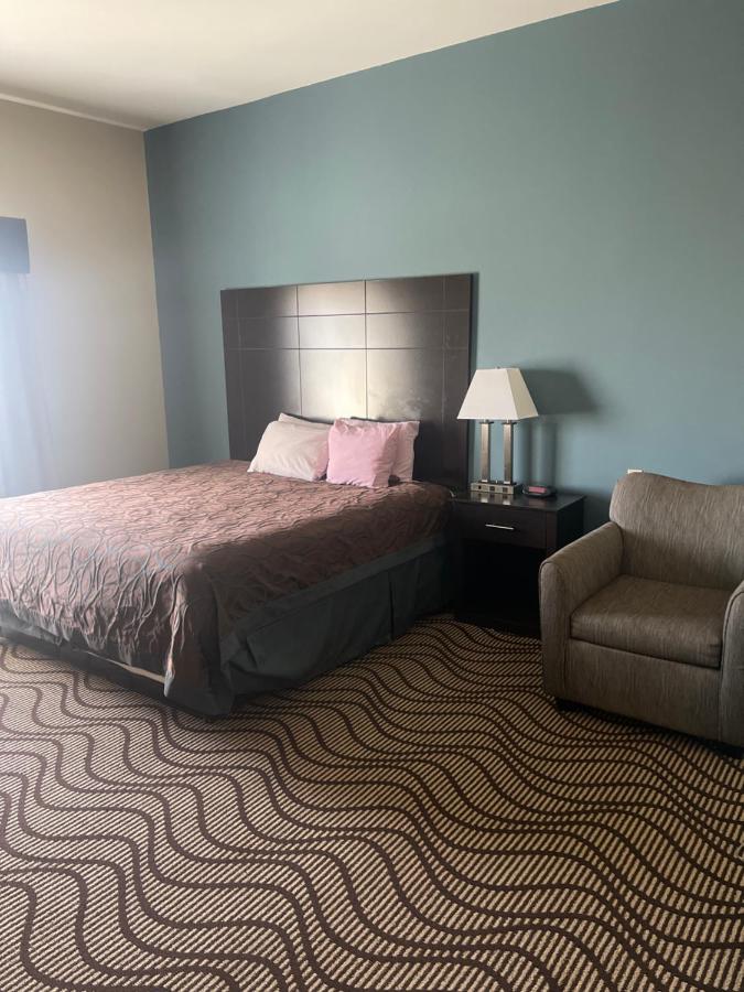 Plaza Inn and Suites — photo 11