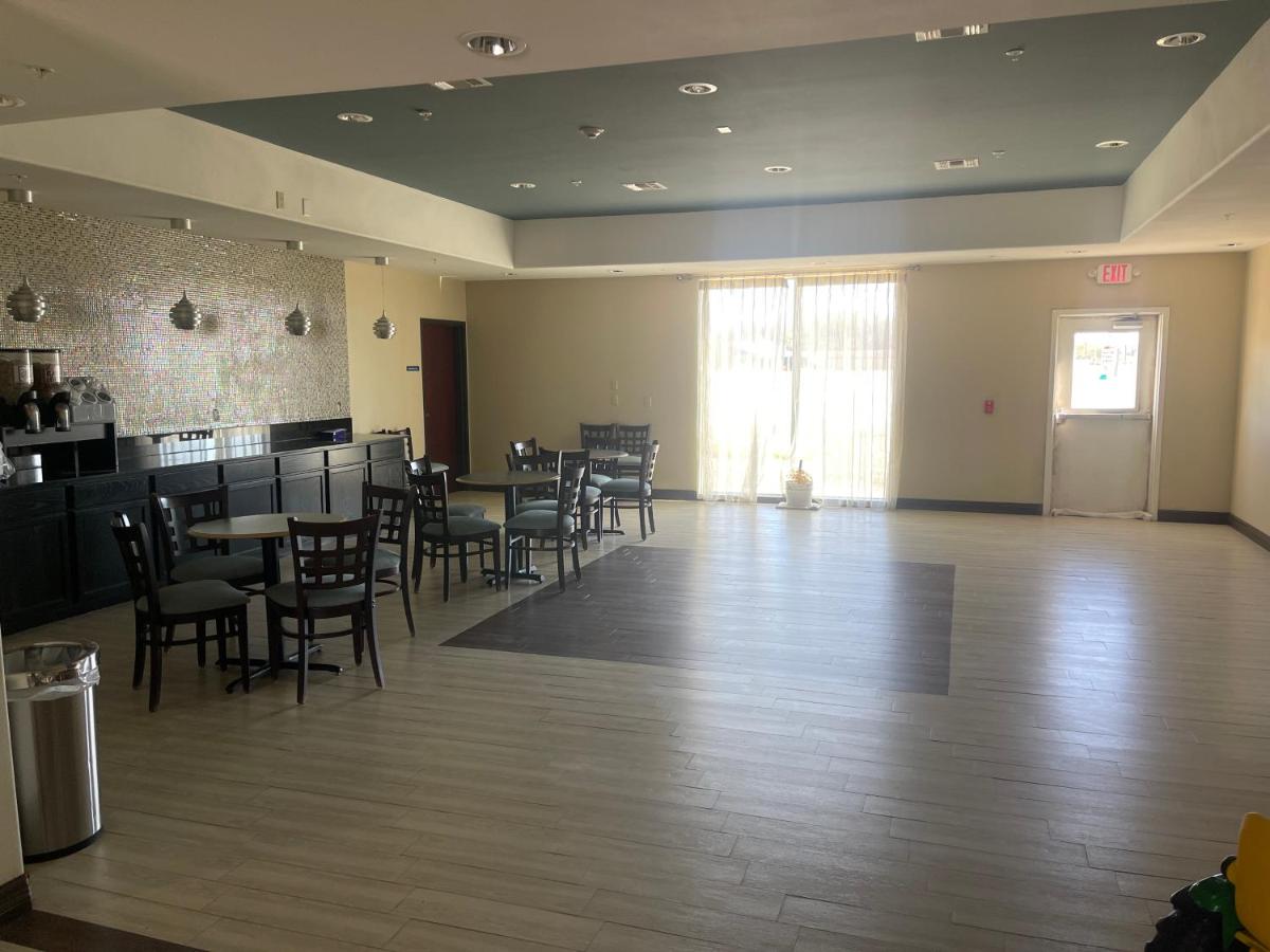 Plaza Inn and Suites — photo 8