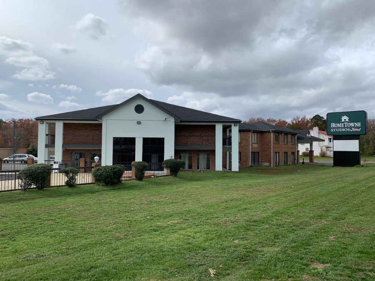 Image: HomeTowne Studios by Red Roof Egg Harbor-Atlantic City Airport