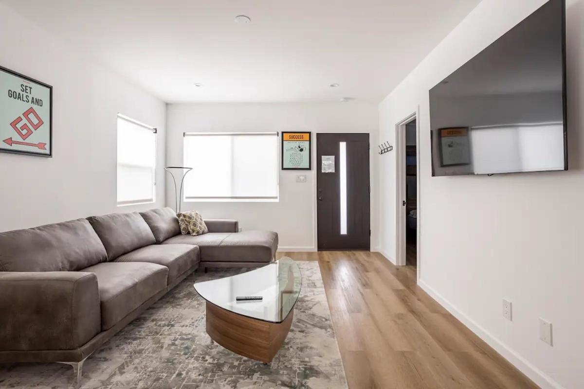 {{ hotelInfo.altText }}