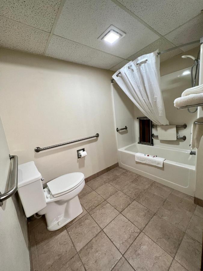 Reston Inn & Suites — photo 14