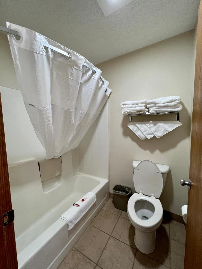 Reston Inn & Suites — photo 17