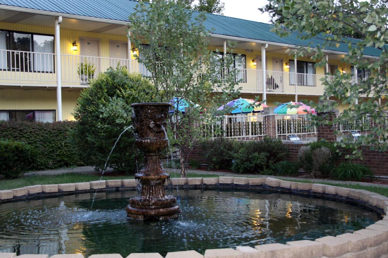 Golden Manor Inn & Suites — photo 6
