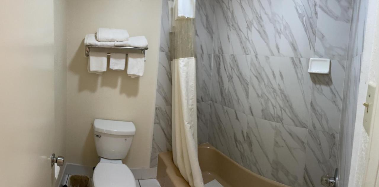 Antlers Budget Inn — photo 3