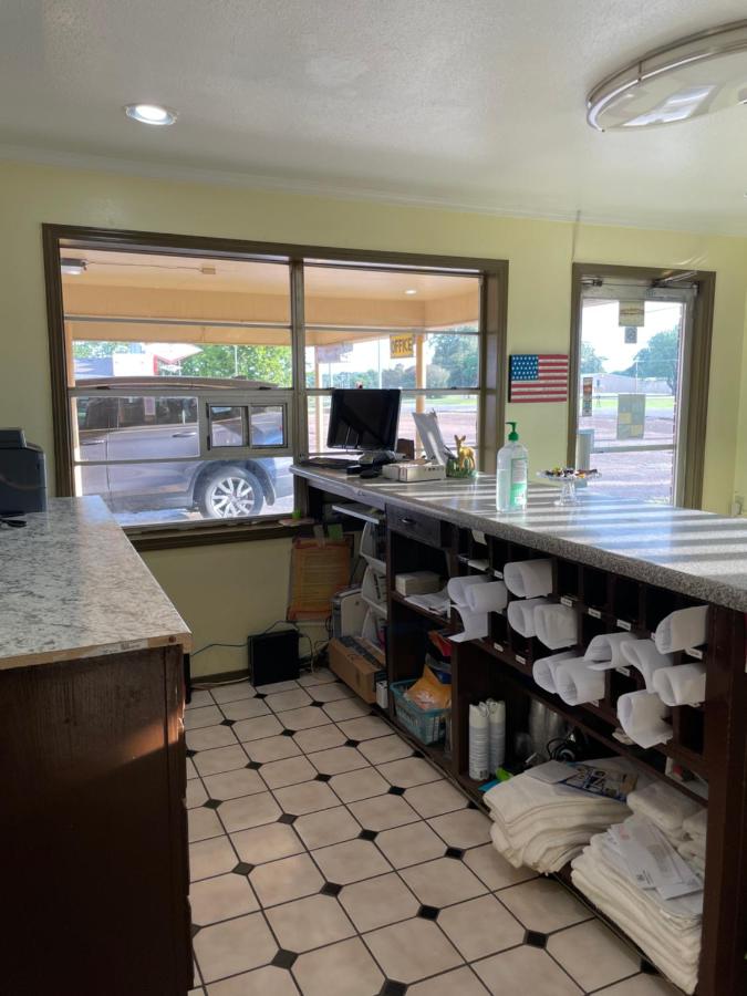 Antlers Budget Inn — photo 10