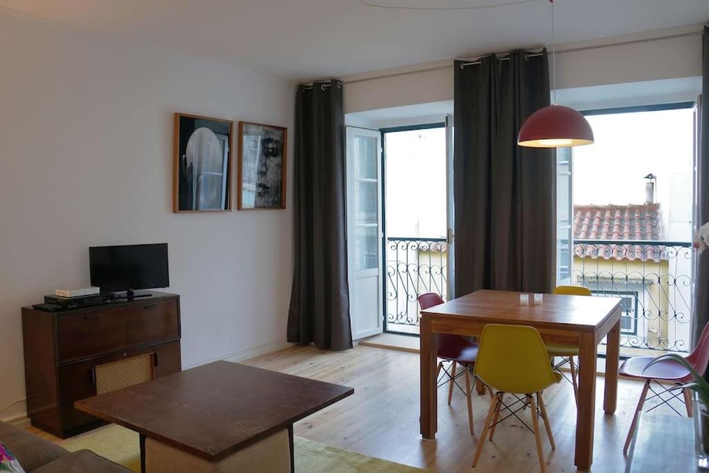 Two Bedroom Apt in Historic location - Close to the River with AC by Lisbeyond - 5